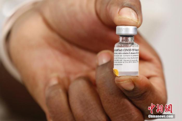 资料图：辉瑞公司生产的新冠疫苗。中新社记者 廖攀 摄