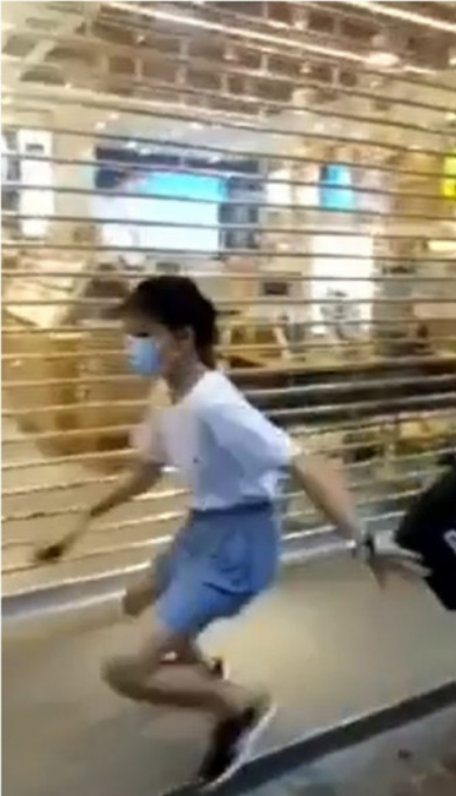 12岁少女被警方截查时拔腿就跑