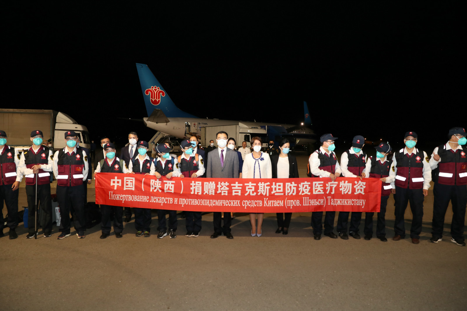 开屏新闻-“铁杆朋友”来了！塞尔维亚总统亲迎中国医疗队
