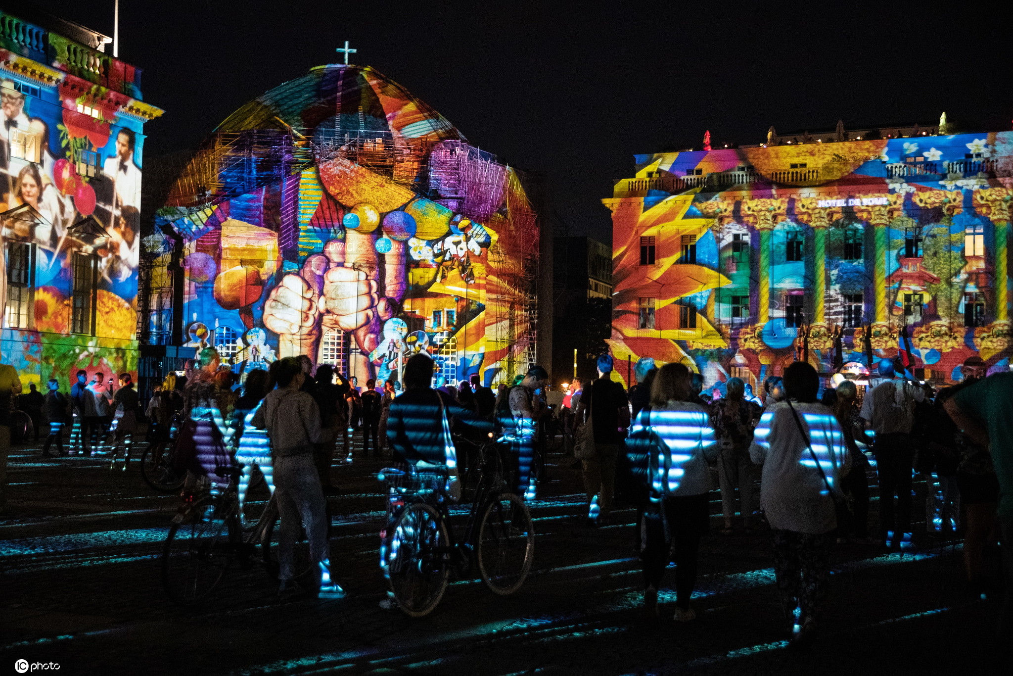 柏林"光之节"继续举行,柏林市内各标志性街道,广场和建筑物投射艺术