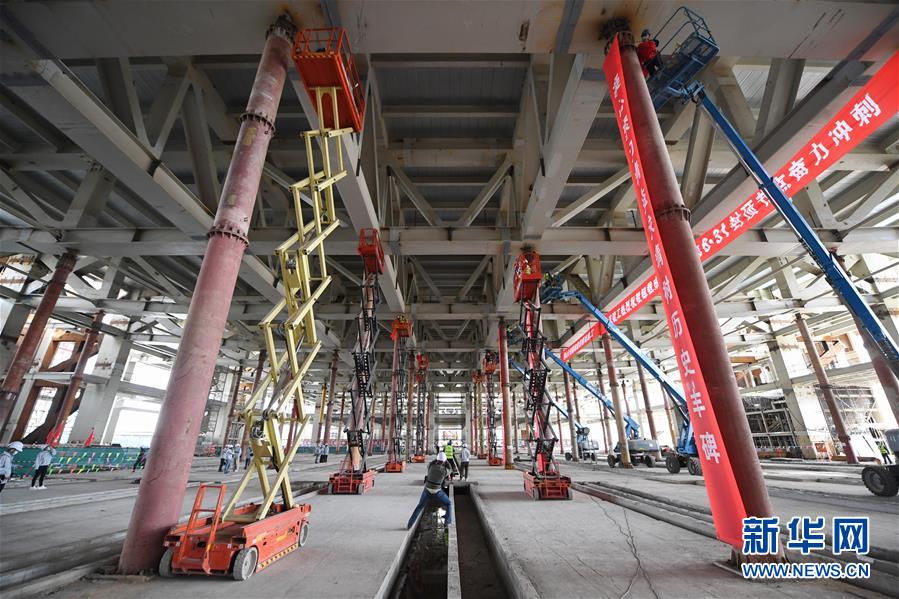 北京冬奥会主新闻中心完成国内最大规模钢结构桁架卸载