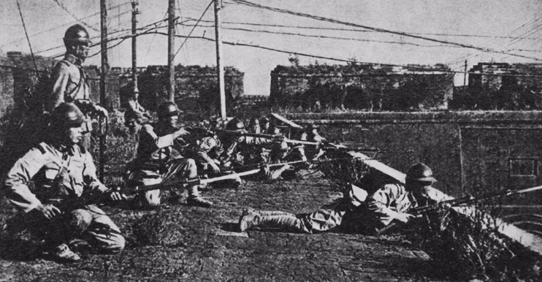 1931年9月19日晨,日军在沈阳外攘门上向中国军队进攻