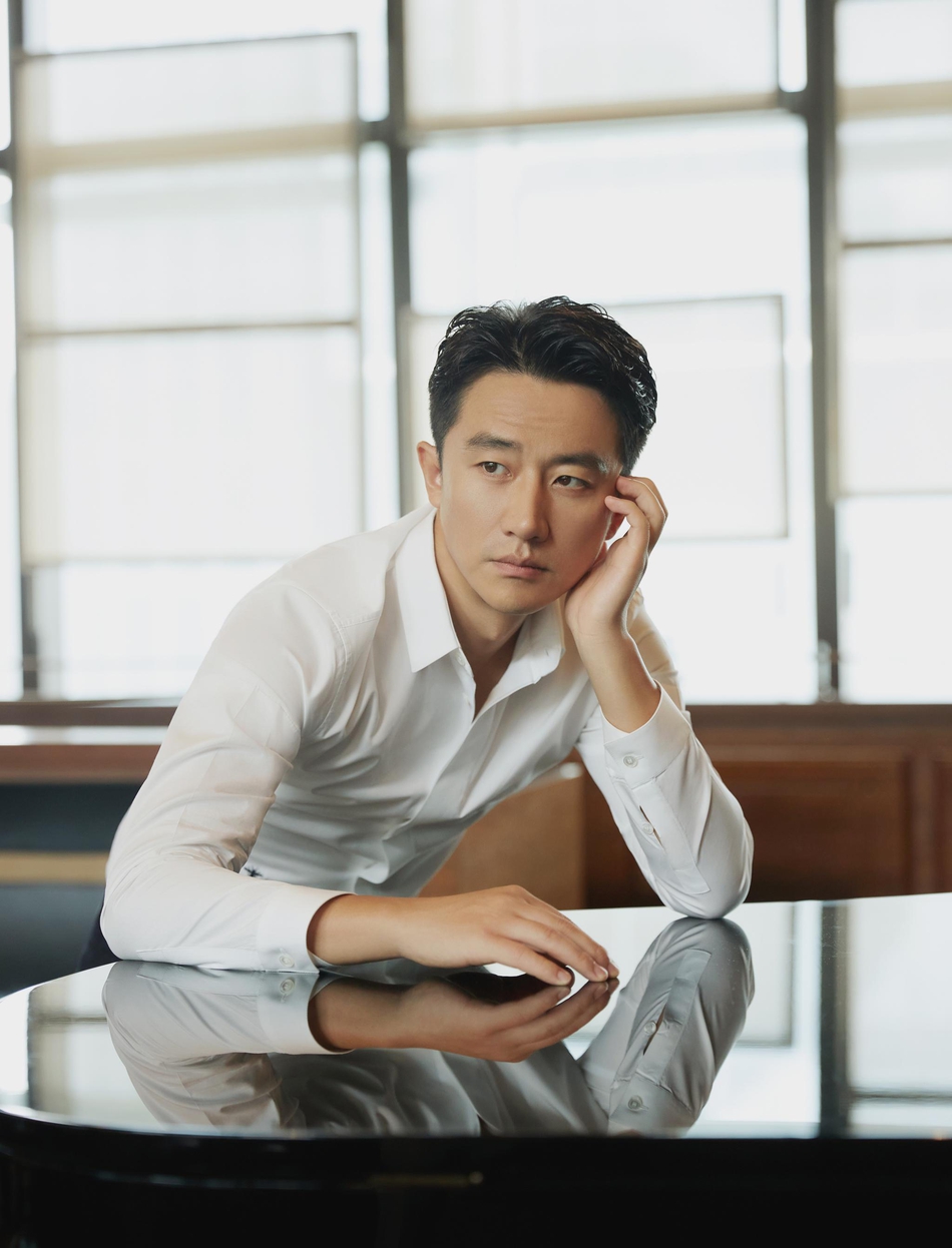 黄轩侧颜太帅气0202神作西装沉稳绅士