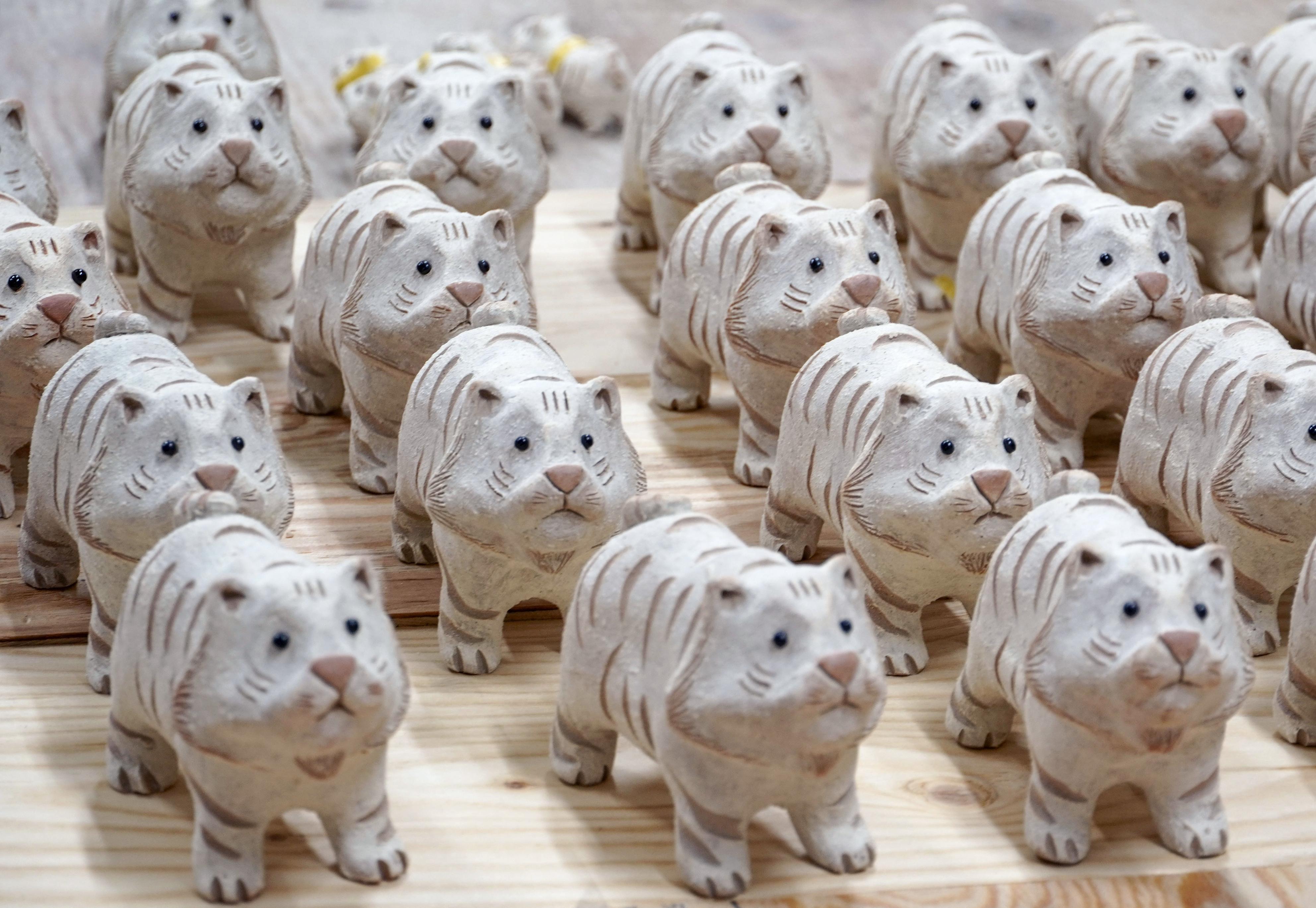 虎年将至日本陶器公司制作小老虎陶瓷迎接