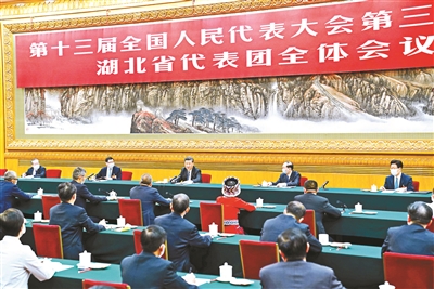 5月24日，习近平参加十三届全国人大三次会议湖北代表团的审议 供图/新华社