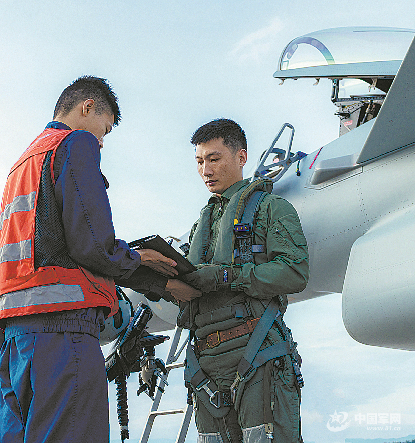 空军作战服装图片图片