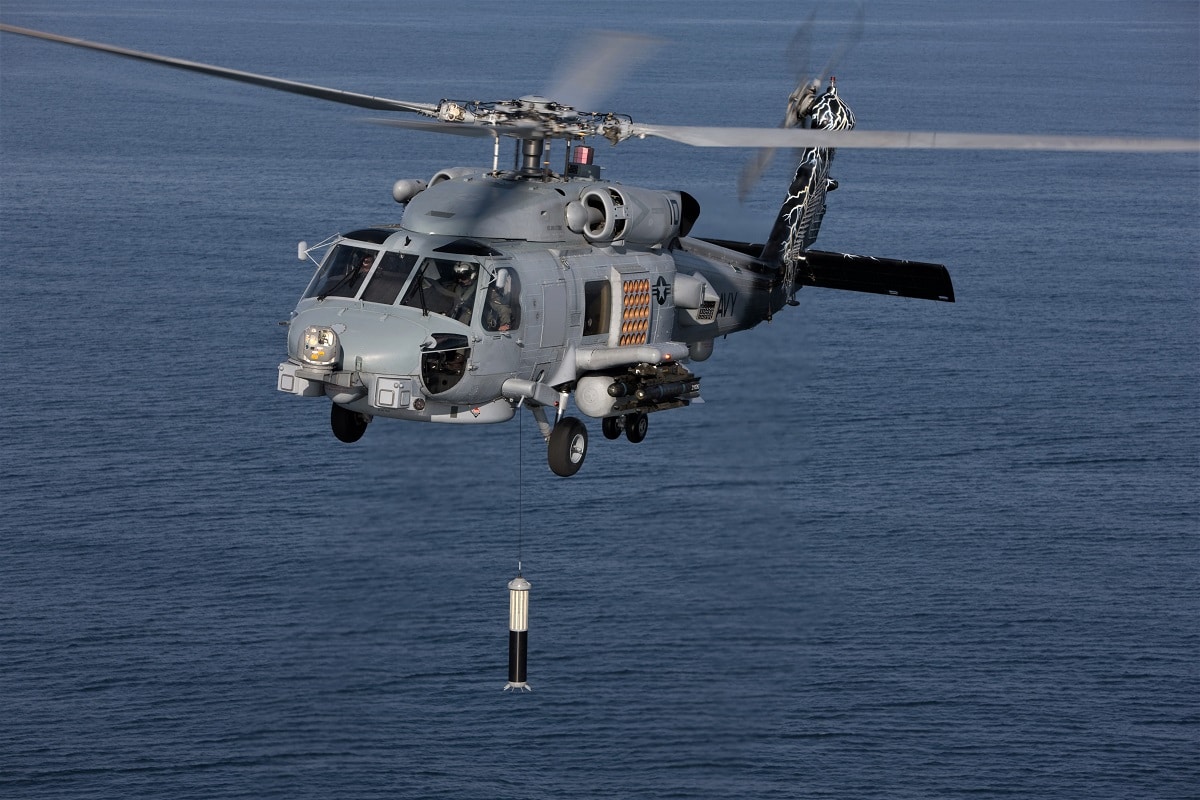 美海军MH-60R“海鹰”反潜直升机吊放声呐 资料图