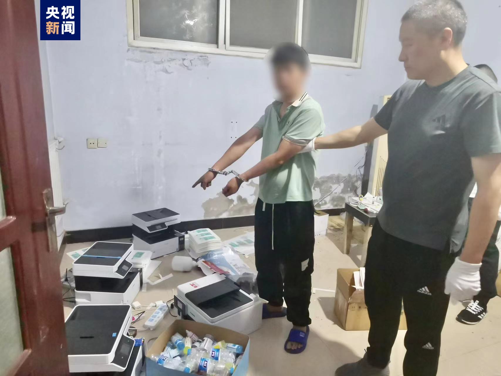 当场缴获假币337万元!山东胶州警方破获一起伪造假币案件