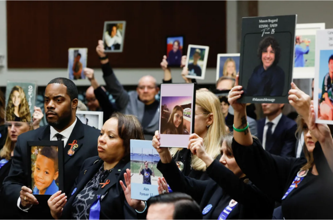 美国会儿童安全听证会气氛紧张扎克伯格在议员逼迫下现场道歉