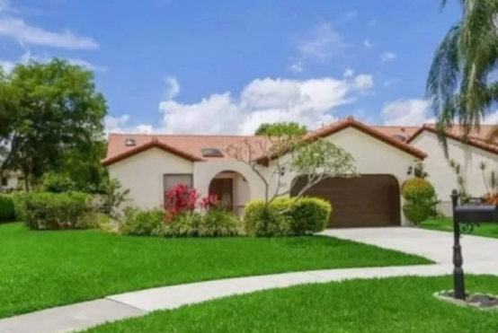 据乌克兰“Strana.ua”新闻网等媒体5日报道,乌防长乌梅罗夫的家人生活在美国。图为乌媒报道配图