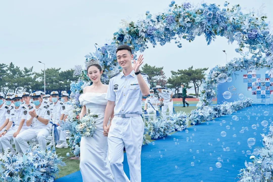 海军礼服结婚照图片