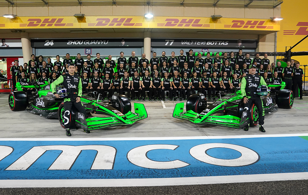 当地时间2024年2月28日,巴林巴林国际赛道,索伯车队拍摄2024赛季大