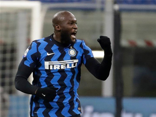 新华社国米前锋卢卡库在接受采访时亲口确认自己将留队.