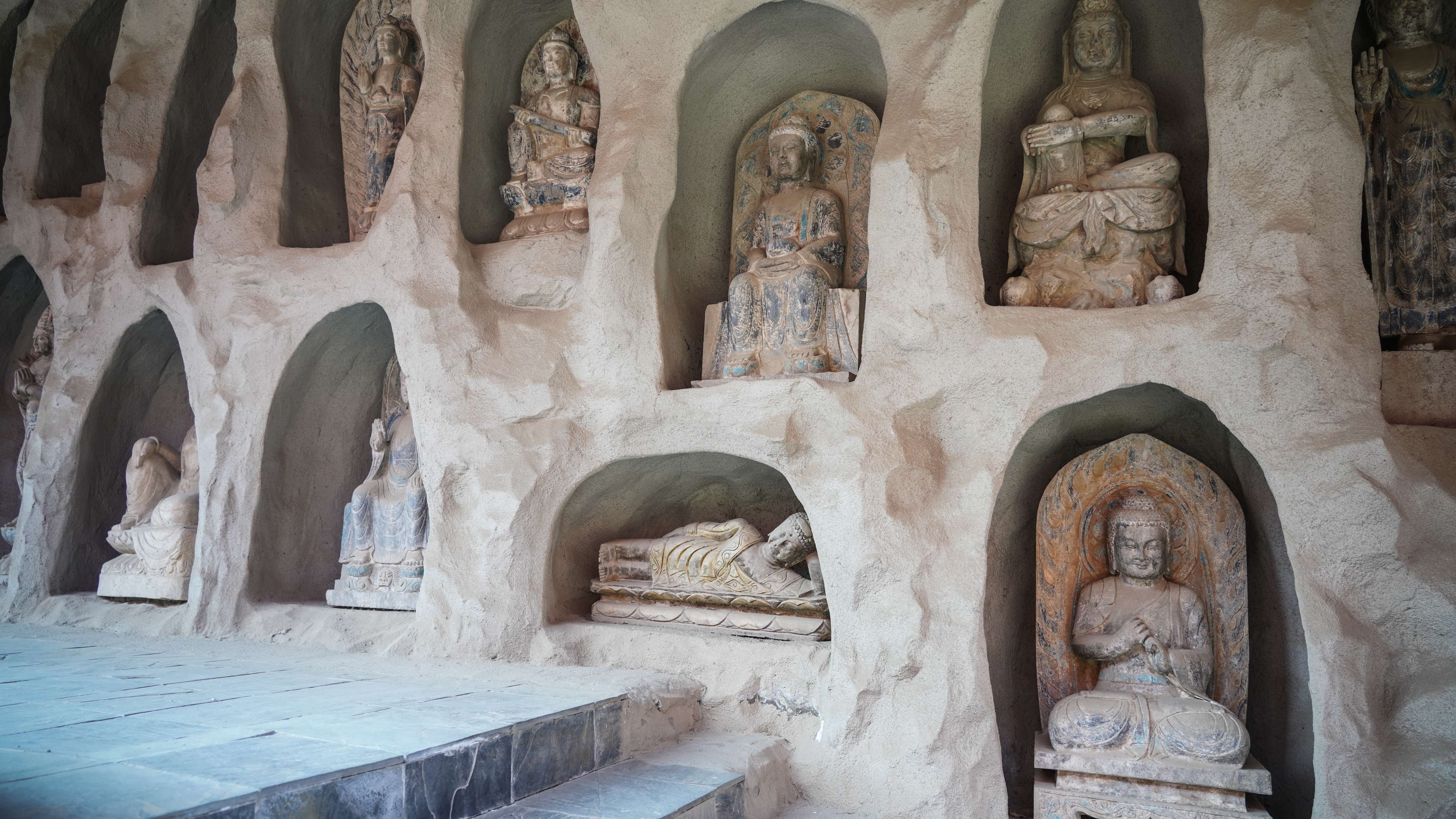 探访江苏南京溧水周园藏私人版"莫高窟" 石龛佛像千姿百态