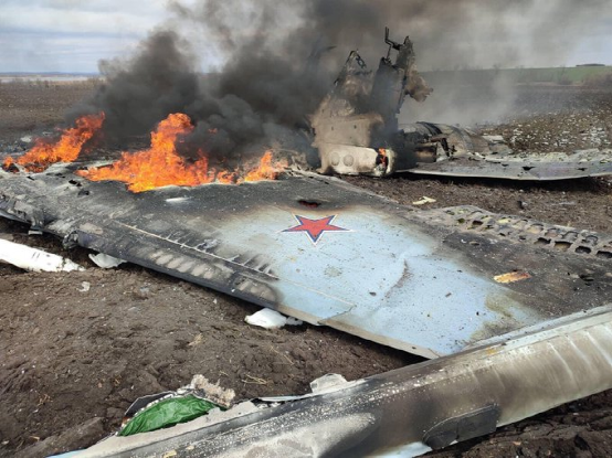 被击落的苏-35战机的残骸