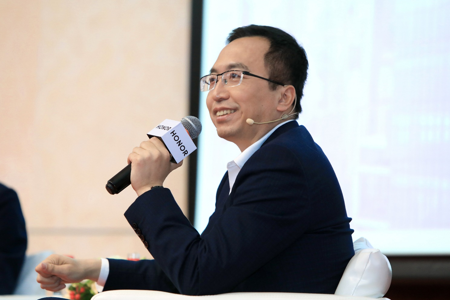 荣耀手机是哪个公司的？深圳荣耀公司简介