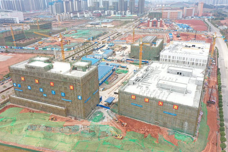 在广西首府南宁，预计2021年底投产运营的中国移动（广西）数据中心一期工程正在如火如荼地建设中。