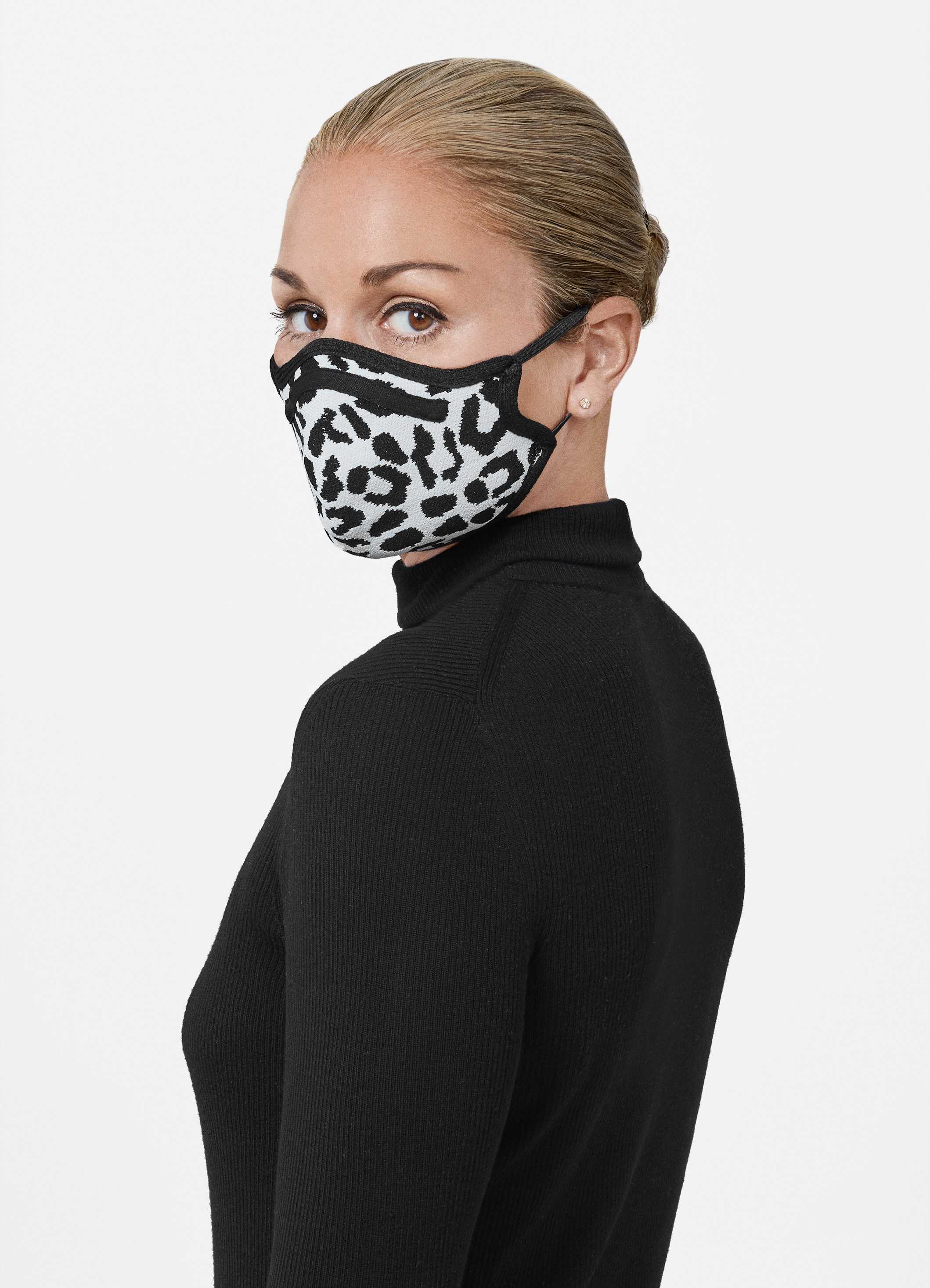 2020年4月13日,加利福尼亚州,尔湾,—— 美国奢侈女装品牌st.