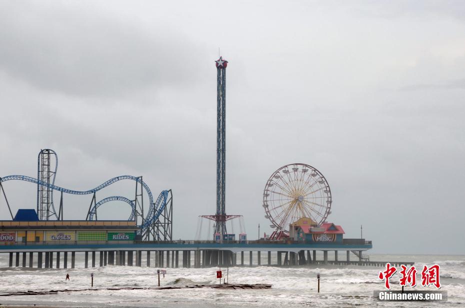 美国得州加尔维斯顿岛迎四级飓风 "劳拉"