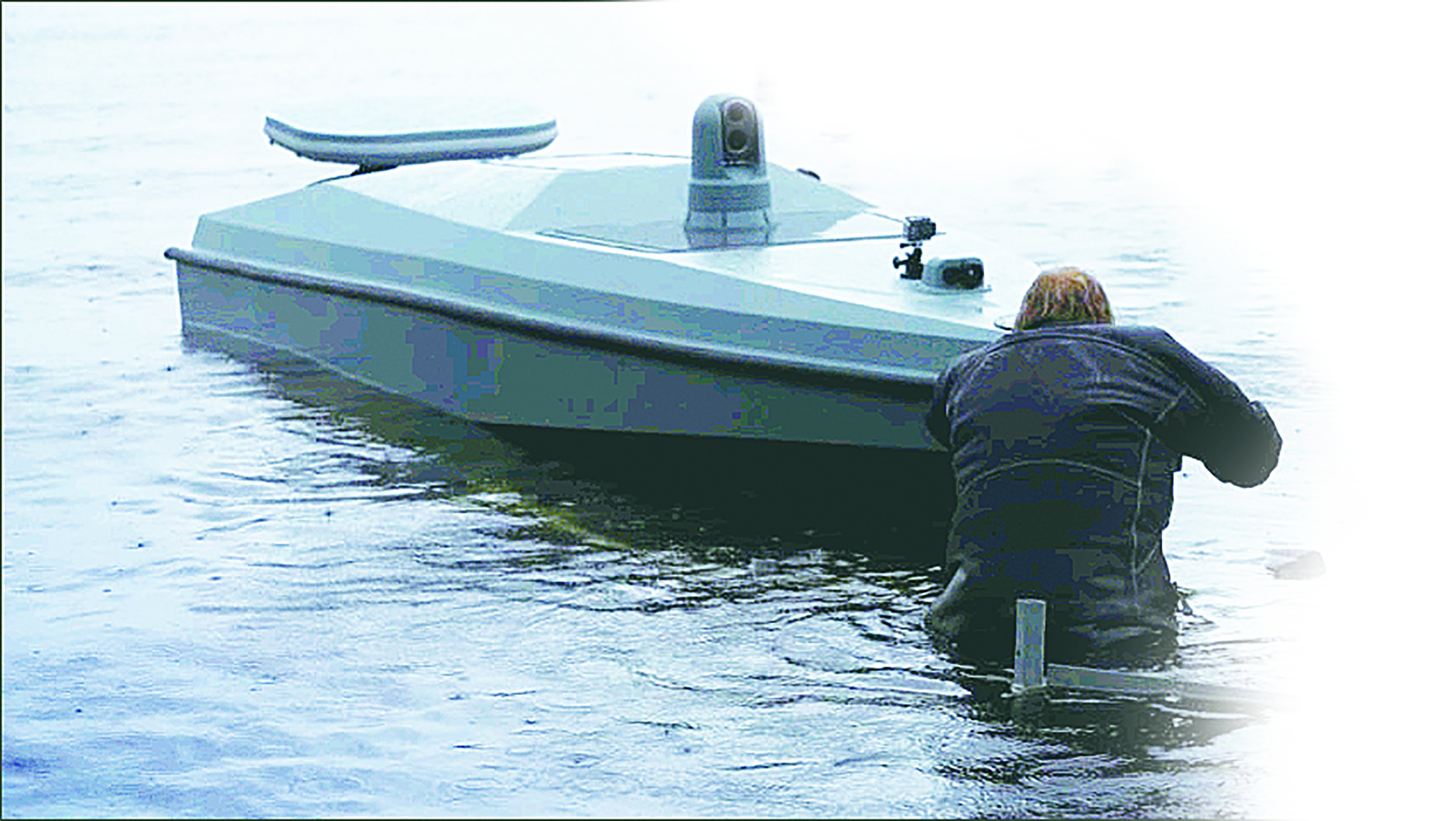 近日最新曝光的乌军自杀无人艇