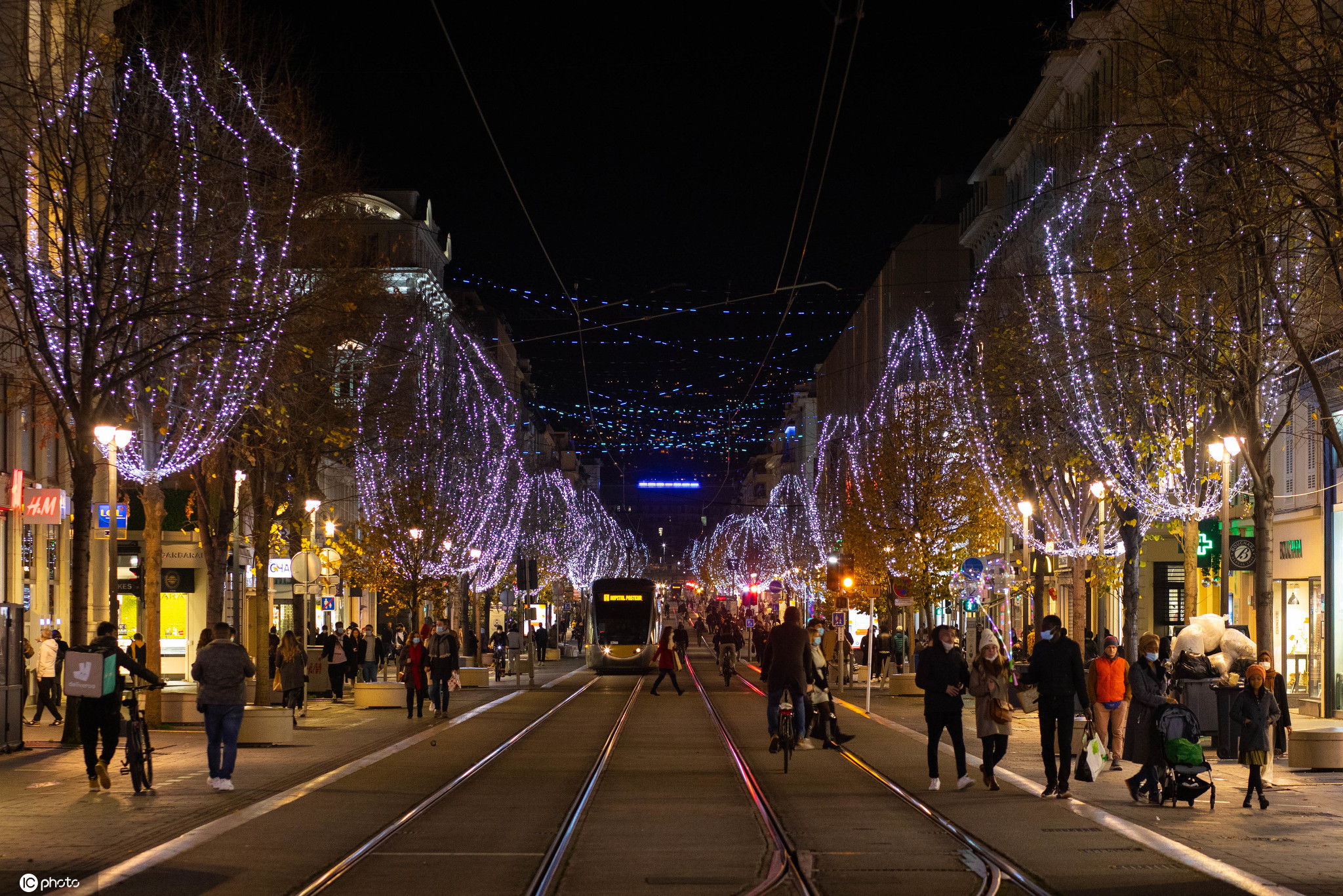 法国尼斯圣诞亮灯璀璨夺目美到窒息