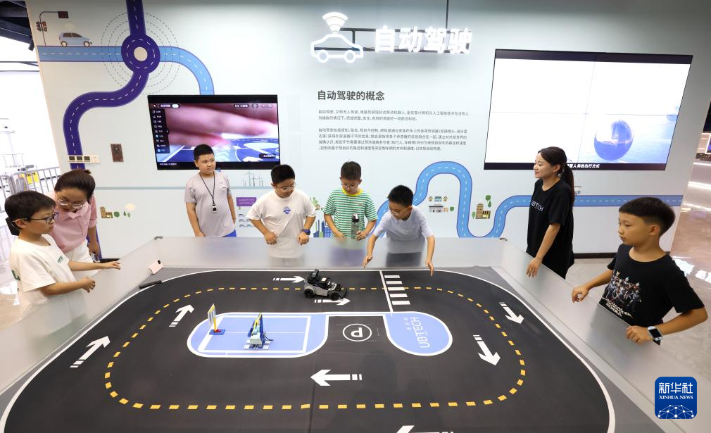 7月12日,在山东省青岛市城阳区红岛街道宁家社区开展的大学生志愿服务