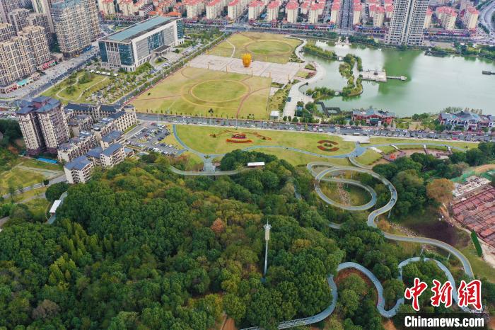 据介绍，盘山森林公园以乐道贯通全园，以乐祖伶伦创作十二音律为灵感，打造十二大节点。 刘占昆 摄