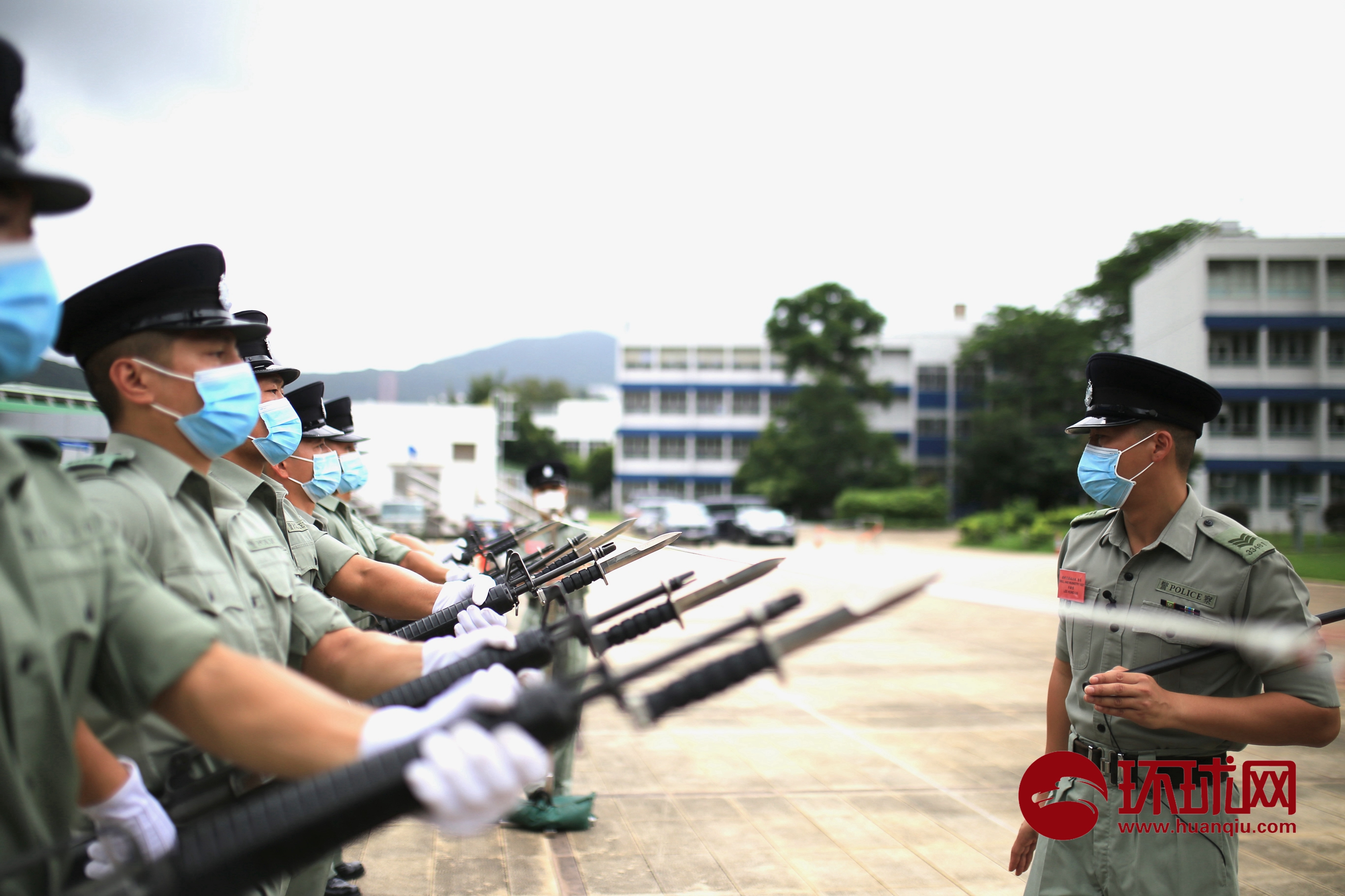 走进香港警察学院看中式步操训练:正步气势恢宏,枪法动作精准