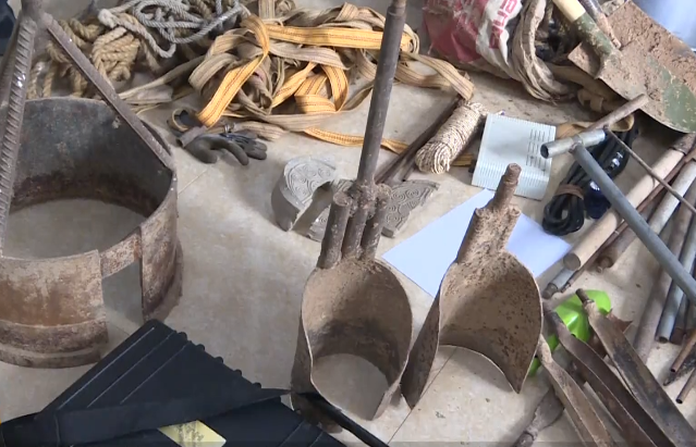 4人结伙盗挖汉代古墓他们所用盗墓设备连民警都吓一跳