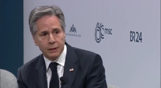 布林肯露骨发言震惊网友:在国际体系中,你不坐在餐桌