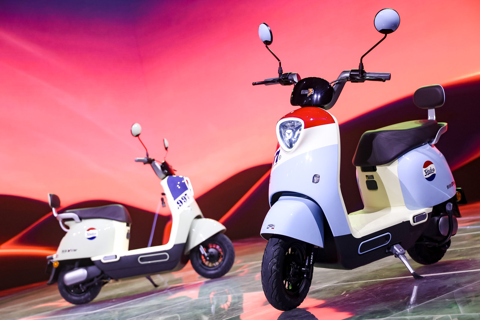 雅迪x福布斯中国最具影响力工业设计师冠能3新品重塑出行