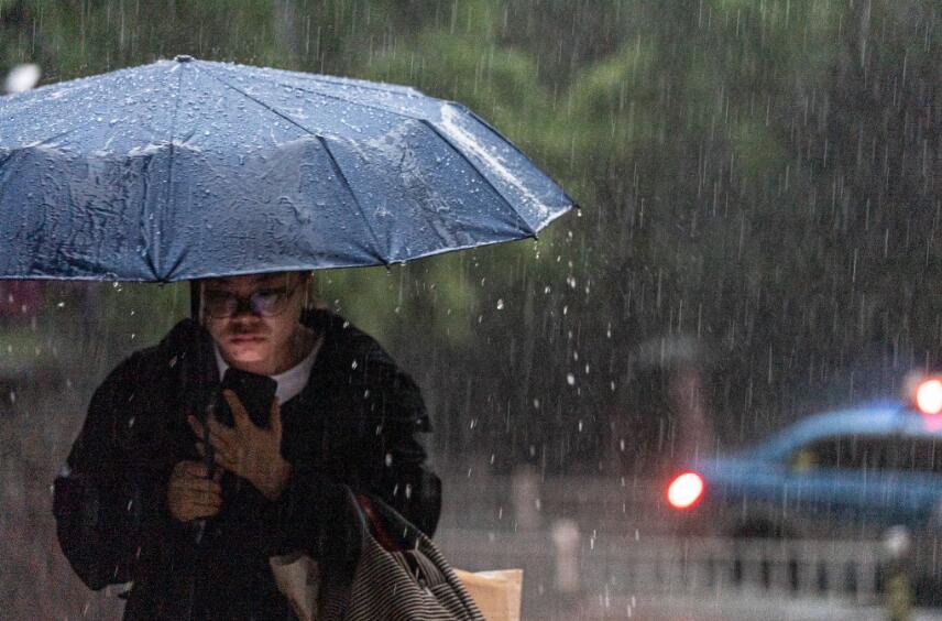 2小时内天黑2次长沙路灯雨刮器开启疯狂加班模式