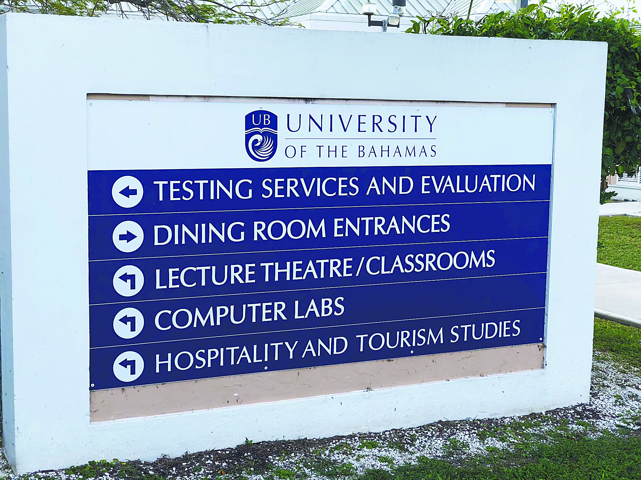 巴哈马大学开设“好客与旅游研究”专业。