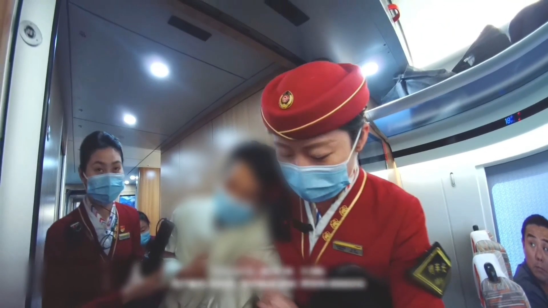 为救乘客,北京西开往重庆北这趟高铁临停两分钟