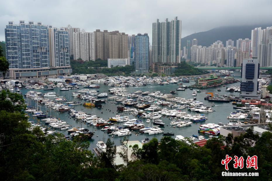 6月27日凌晨,位於香港島與鴨脷洲之間的香港仔南避風塘發生遊艇火災