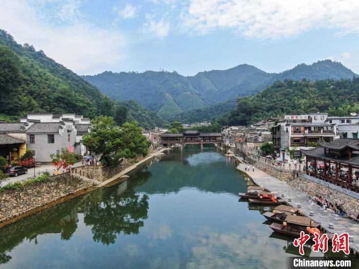 江西景德镇瑶里古镇:山环水绕古建成群美若“世外桃源”