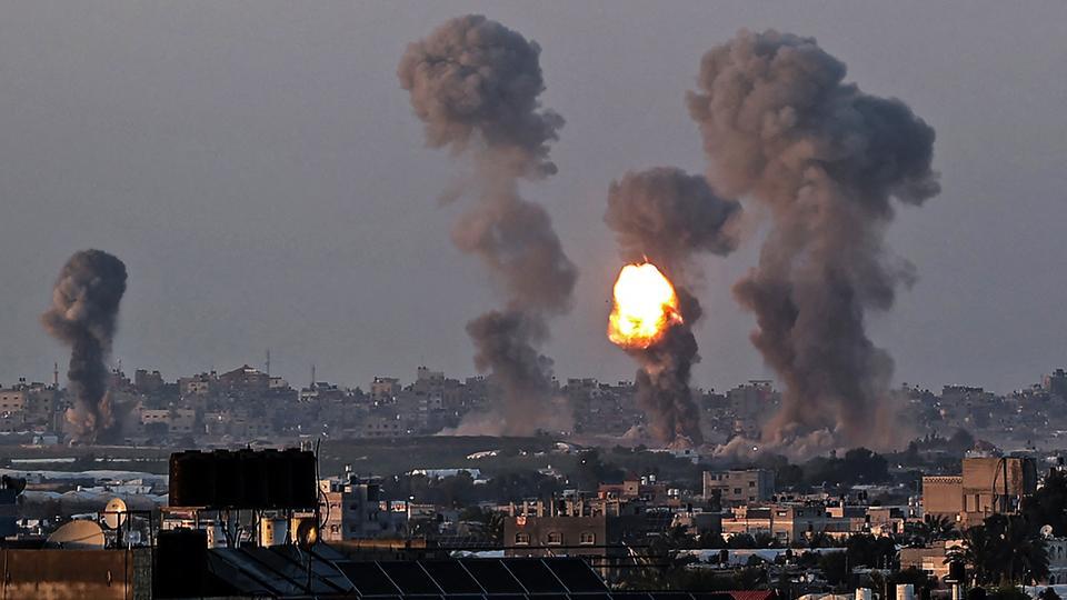 以军战机对加沙地带目标发动空袭