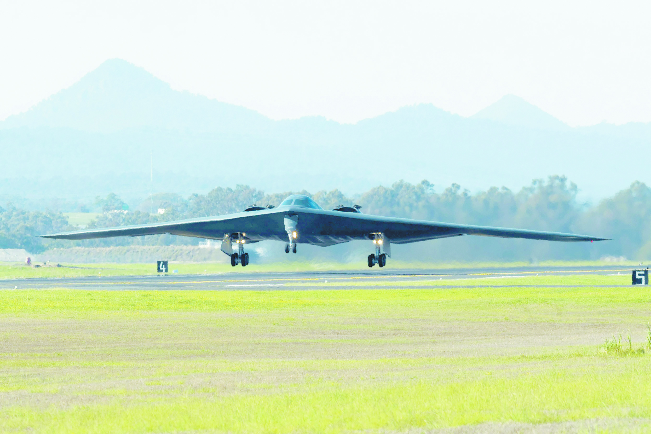 B-2隐形轰炸机