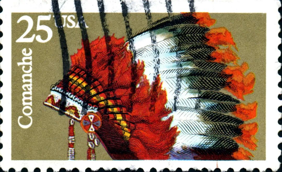 印有科曼奇印第安人头饰的邮票。摄影/Blue Moon,来源/Adobe Stock图虫创意