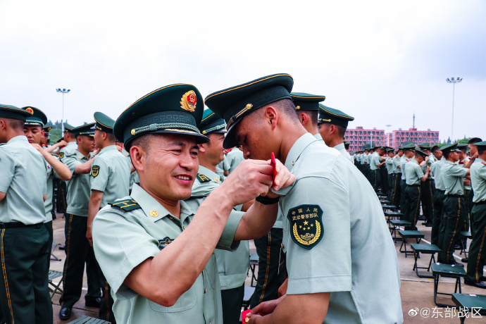 新兵授衔,列兵,请入列!