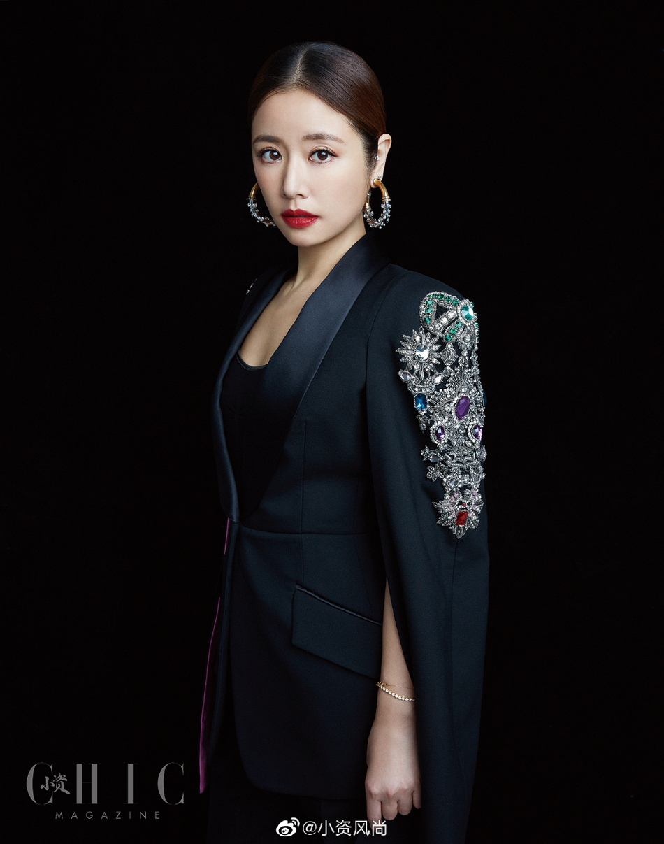 林心如登封面开衩裙秀美腿展熟女味道