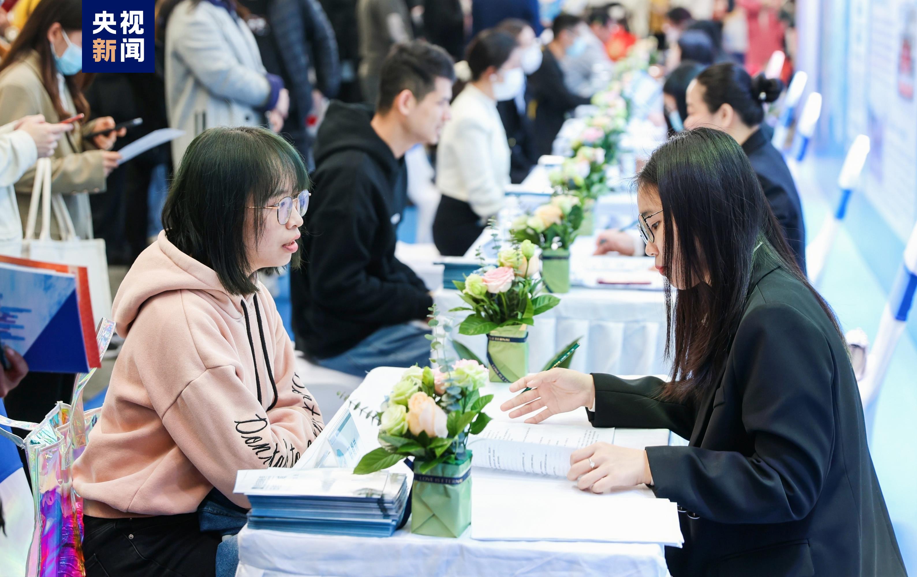 广西:逾800家单位提供超5万个岗位 人才需求量大