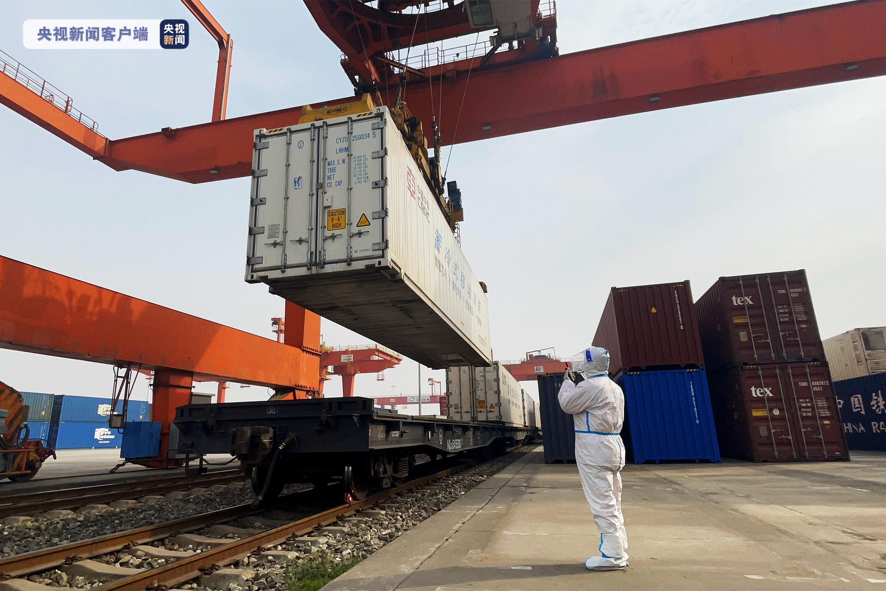 中铁西安局保障疫情防控期间重点物资运输安全畅通