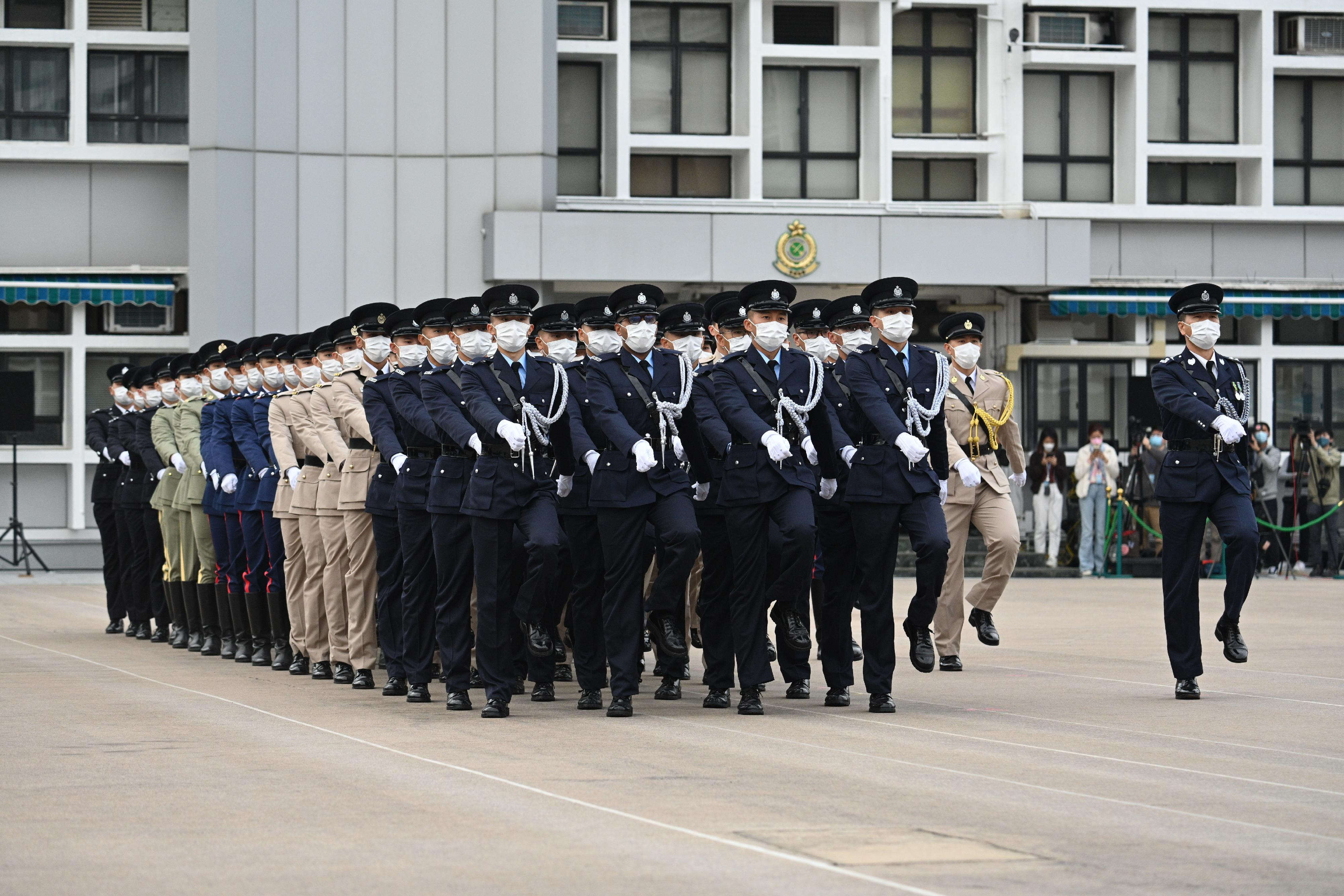 香港保安局今日举行升旗仪式，纪律部队仪仗队以中式步操进场。