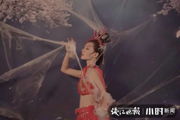 里的女性角色蛮多的,朵朵选了有特色的10个代表:白骨精,黑狐精,蝎子