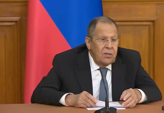 拉夫罗夫21日就西科尔斯基涉普京专机言论表态。图源：俄媒视频截图