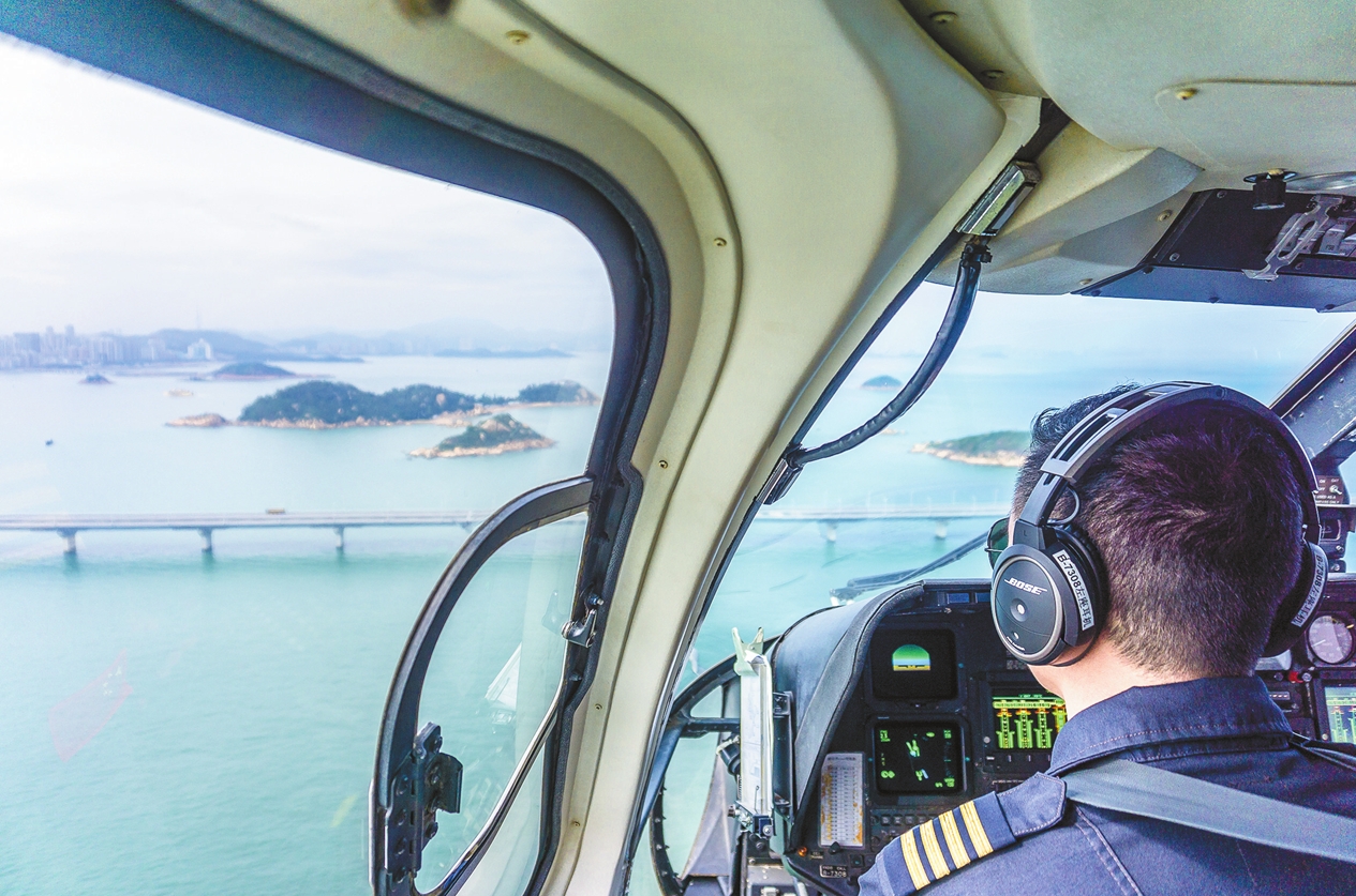 空中游览港珠澳大桥。(视觉中国)