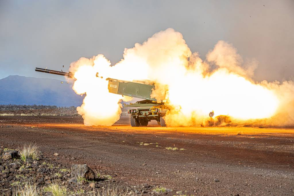 美陆军“海马斯”高机动火箭炮系统发射瞬间。 图源：美国陆军官网