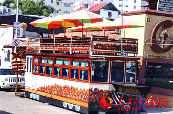 街角一个漂亮的热巧克力售卖亭引人注目 于世文 摄