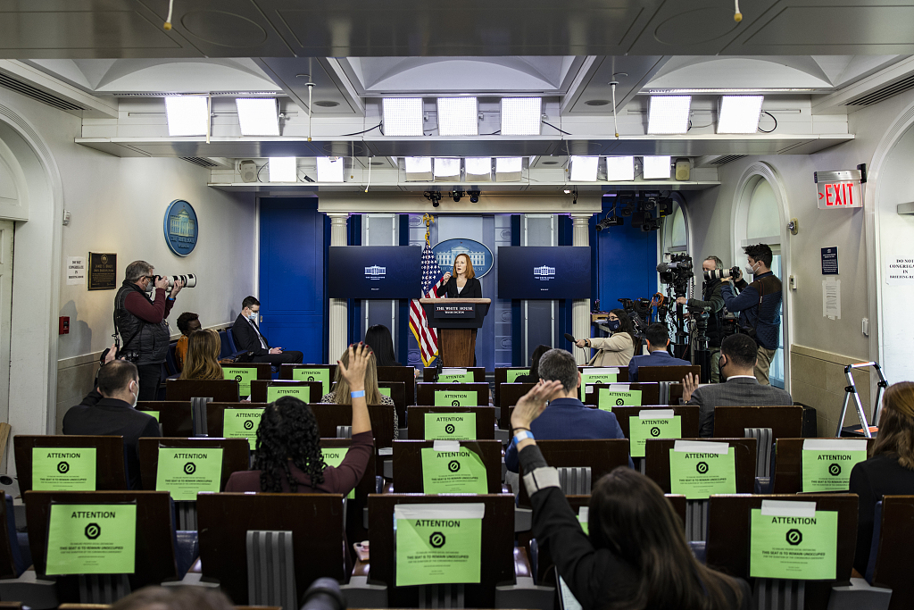 美国华盛顿特区,白宫新闻秘书普萨基举行每日新闻发布会